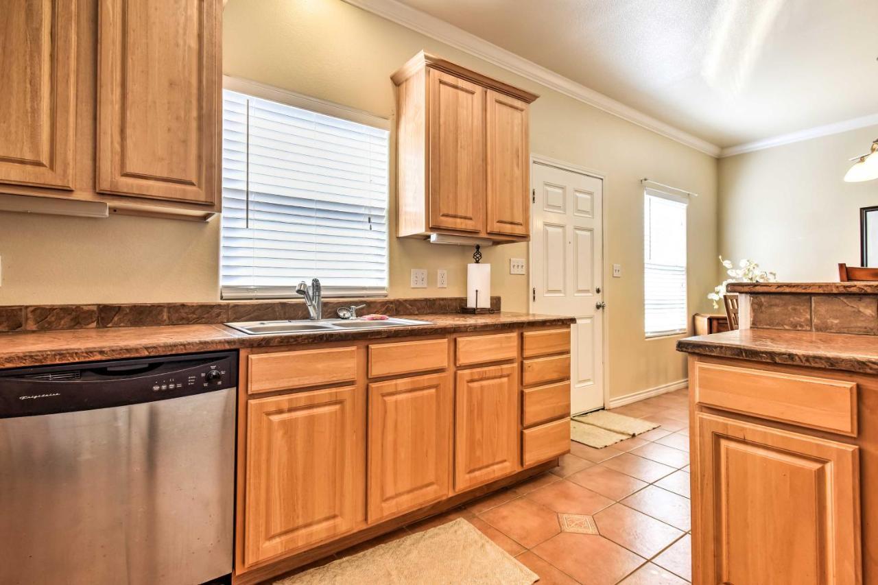Waterfront Corpus Christi Townhome With Pool And Dock! Kültér fotó