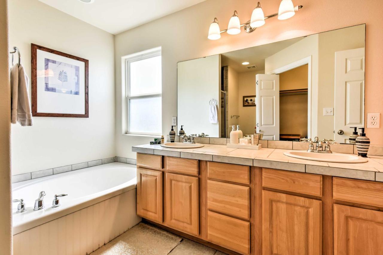 Waterfront Corpus Christi Townhome With Pool And Dock! Kültér fotó